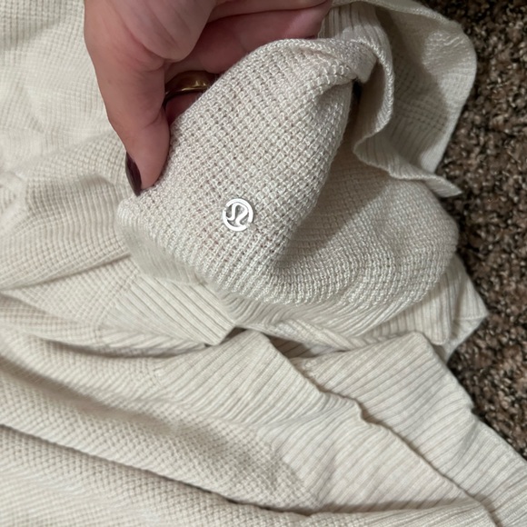 Lululemon Forward Flow Poncho in White Opal - Picture 5 of 9